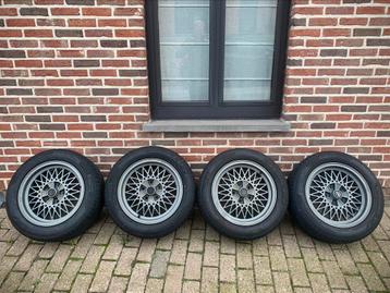Pirelli BWA velgen met nieuwe banden. beschikbaar voor biedingen