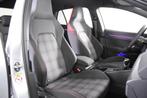 Volkswagen Golf VIII GTi *Navigatie*Keyless*Stoelverwarming*, Voorwielaandrijving, Stof, 1989 cc, 4 cilinders
