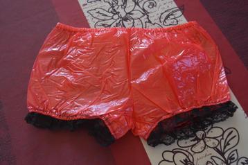luxe plastic slipje van kant beschikbaar voor biedingen