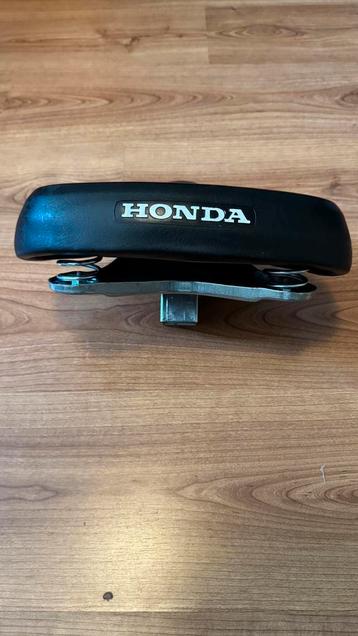 Honda camino paddenstoelzadel in topstaat beschikbaar voor biedingen