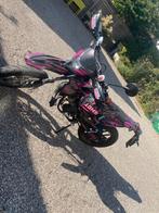 Roze Sherco smr 50cc, 6 versnellingen, Zo goed als nieuw, 50 cc, Ophalen