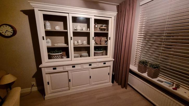 MOOIE KASTEN MOGEN WEG WEGENS VERHUIZING, Huis en Inrichting, Kasten | Buffetkasten, Zo goed als nieuw, Ophalen