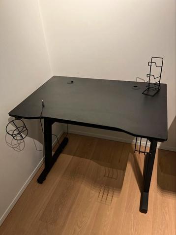 Game bureau - Led verlichting beschikbaar voor biedingen