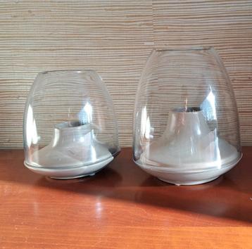 2 globes en verre avec support en porcelaine