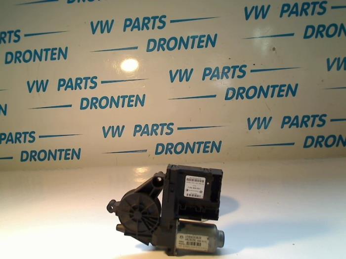 Moteur de vitre portière d'un Volkswagen Touran, Autos : Pièces & Accessoires, Carrosserie & Tôlerie, Volkswagen, Utilisé, 3 mois de garantie