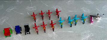 Lego dorp transportmiddelen fiets, rolstoel, hometrainer ... beschikbaar voor biedingen
