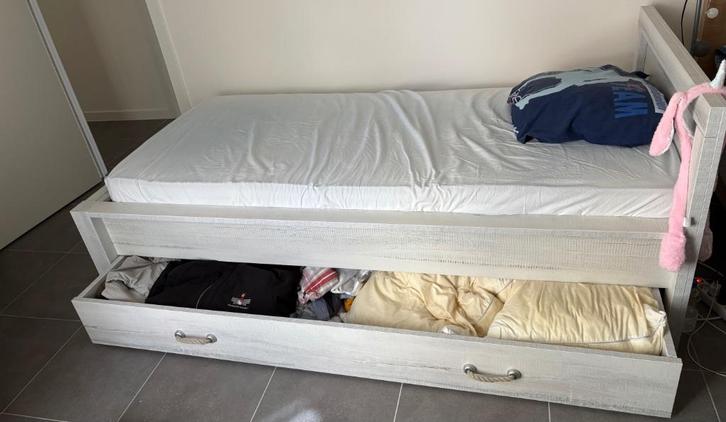 Eénpersoonsbed met grote schuiflade, Huis en Inrichting, Slaapkamer | Bedden, Zo goed als nieuw, Eenpersoons, 100 cm, 210 cm, Hout