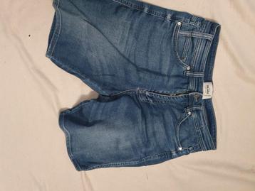 Pull&Bear Bermuda 40 blauw, onberispelijke staat, rook- en h, Enlèvement ou Envoi, W32 (confection 46) ou plus petit, Bleu, Pull & bear