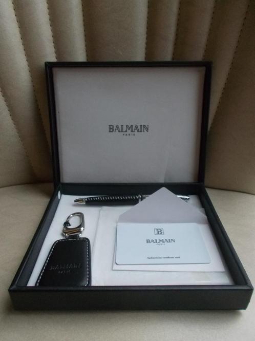 Balmain etui in leder met balpen Parker en sleutelhanger, Verzamelen, Pennenverzamelingen, Zo goed als nieuw, Balpen, Parker, Met doosje