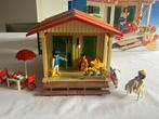 Vintage huis met bijpassende atributen en poppetjes, Kinderen en Baby's, Speelgoed | Playmobil, Ophalen of Verzenden, Gebruikt