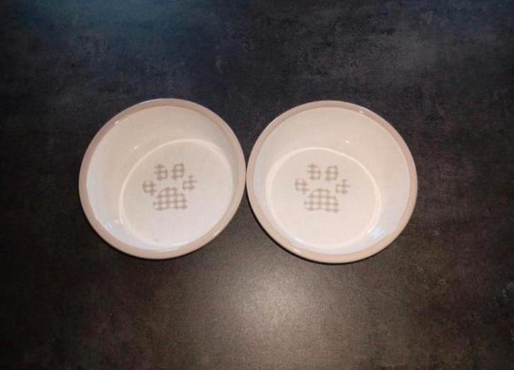 Eet/drink kommetjes in steen met mooie pootafdruk, Dieren en Toebehoren, Hondenvoerbakken en Drinkbakken, Zo goed als nieuw, Ophalen of Verzenden