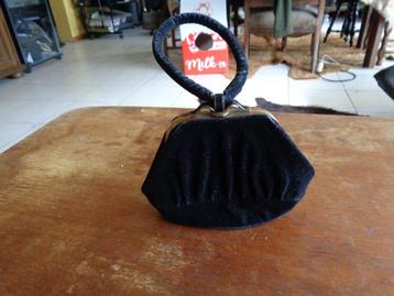 vintage damestasje beschikbaar voor biedingen