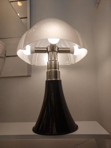 Reproduction de la lampe de table Pipistrello de Martinelli 