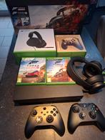 Xbox One X + 2 controllers + 1 headset en 2 games, Games en Spelcomputers, Xbox One
