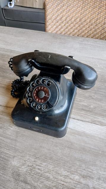 Oude bakkelieten telefoon beschikbaar voor biedingen