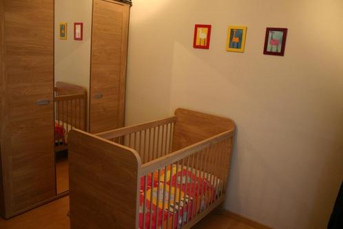 Kinderkamer met bed, kleerkast en commode, Kinderen en Baby's, Kinderkamer | Complete kinderkamers, Gebruikt, Jongetje of Meisje