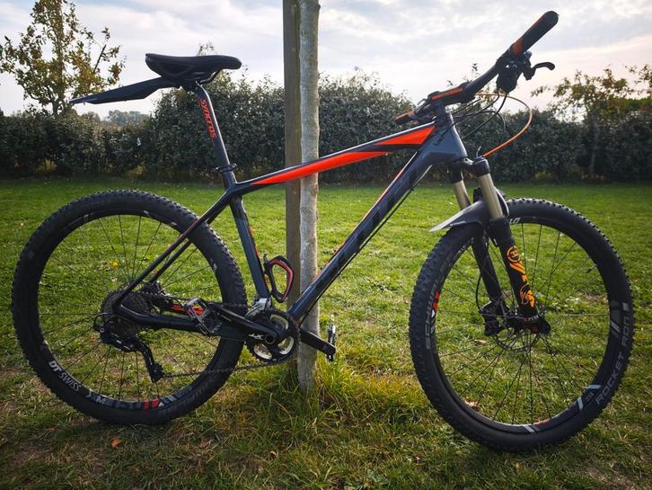 Scott Scale 730i full Carbon met premium DT Swiss wielen, Fietsen en Brommers, Fietsen | Mountainbikes en ATB, Zo goed als nieuw