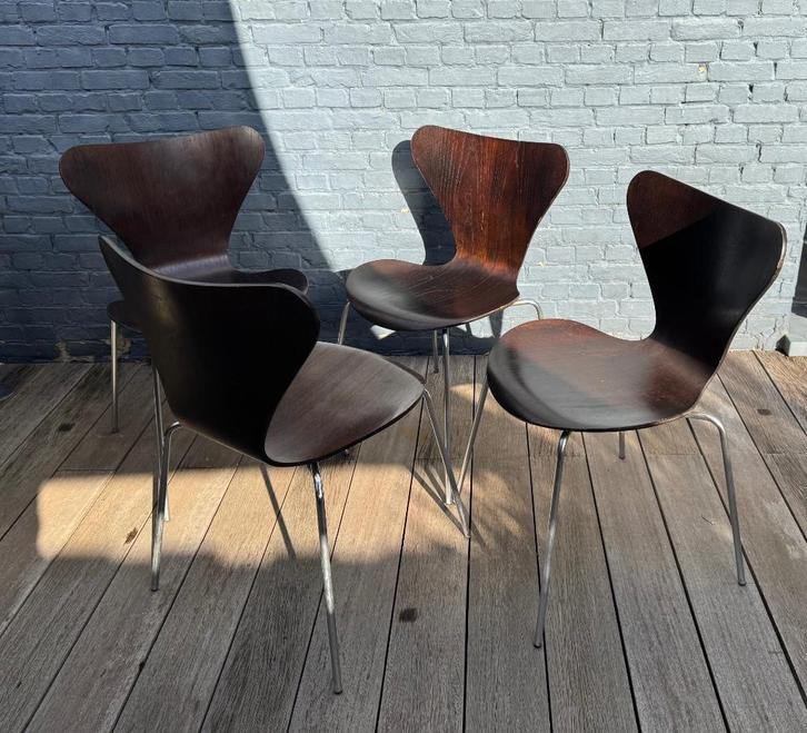 4 x Fritz Hansen vlinderstoel houtfineer Arne Jacobsen, Huis en Inrichting, Stoelen, Gebruikt, Vier, Hout, Metaal, Bruin, Ophalen
