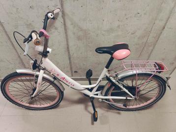 Meisjesfiets beschikbaar voor biedingen