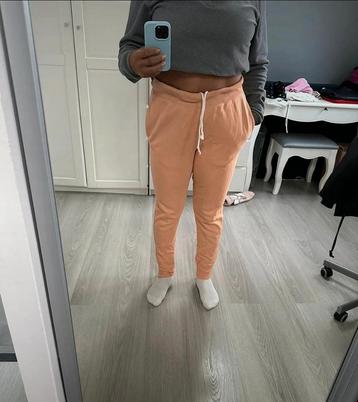 Leuke Joggingbroek champion beschikbaar voor biedingen