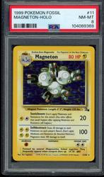 Magneton Holo PSA 8 - 11/62 - Fossil 1999, Hobby en Vrije tijd, Verzamelkaartspellen | Pokémon, Verzenden, Zo goed als nieuw, Losse kaart