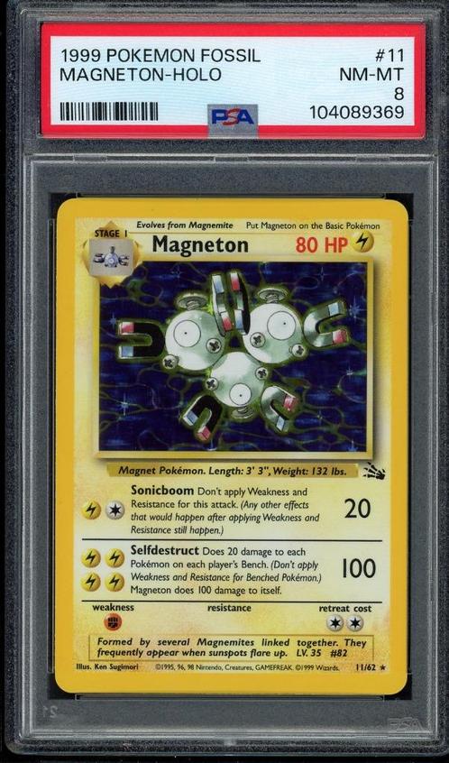Magneton Holo PSA 8 - 11/62 - Fossil 1999, Hobby en Vrije tijd, Verzamelkaartspellen | Pokémon, Zo goed als nieuw, Losse kaart