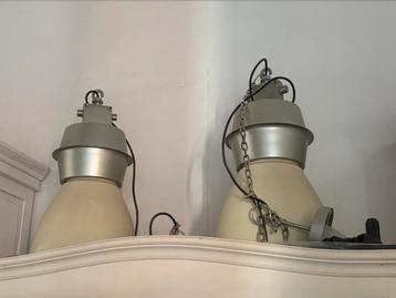 Landelijke hanglampen 2 stuks beschikbaar voor biedingen
