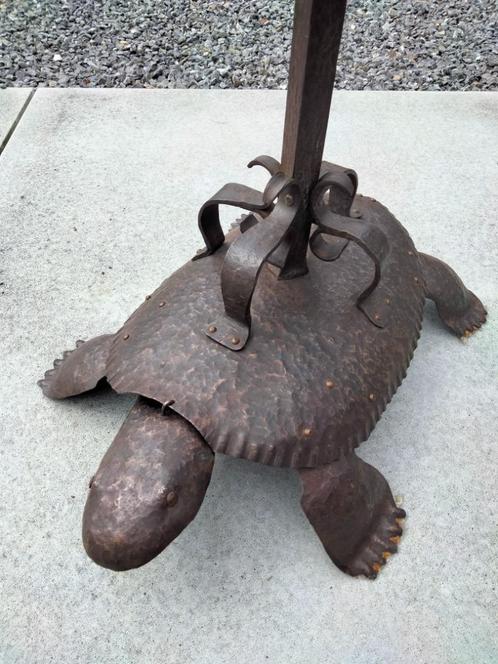 60s Vintage Brutalist kunst bijzettafel schildpad smeedijzer, Antiek en Kunst, Curiosa en Brocante, Ophalen