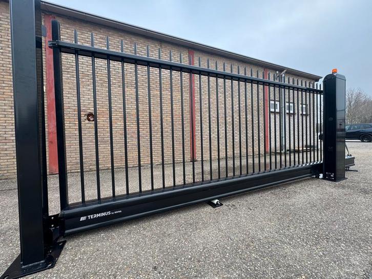 Automatische schuifpoort, Tuin en Terras, Tuinpoorten, Zo goed als nieuw, Schuifpoort, Ophalen