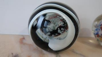 Presse papier beschikbaar voor biedingen