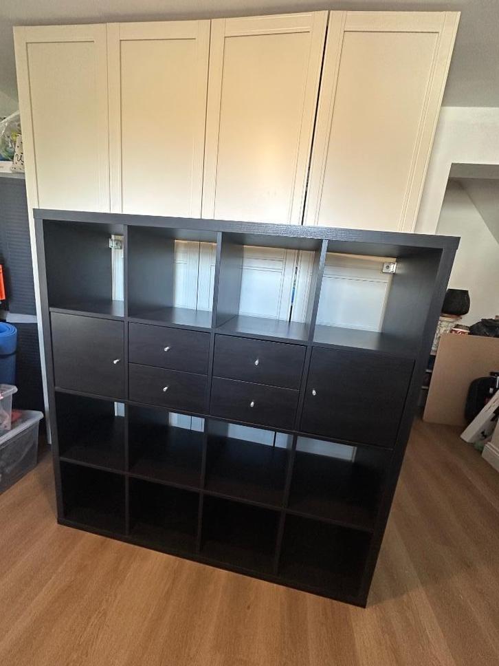 Kallax kast, Huis en Inrichting, Kasten | Boekenkasten, Gebruikt, 100 tot 150 cm, 100 tot 150 cm, Met lade(s), Met deur(en), Met plank(en)