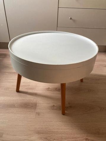 Salontafel met vak eronder beschikbaar voor biedingen