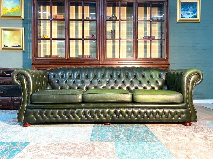 XL Chesterfield zetel antiek groen GRATIS GELEVERD, Maison & Meubles, Canapés | Repose-pieds & Poufs, Comme neuf, Cuir, Enlèvement ou Envoi