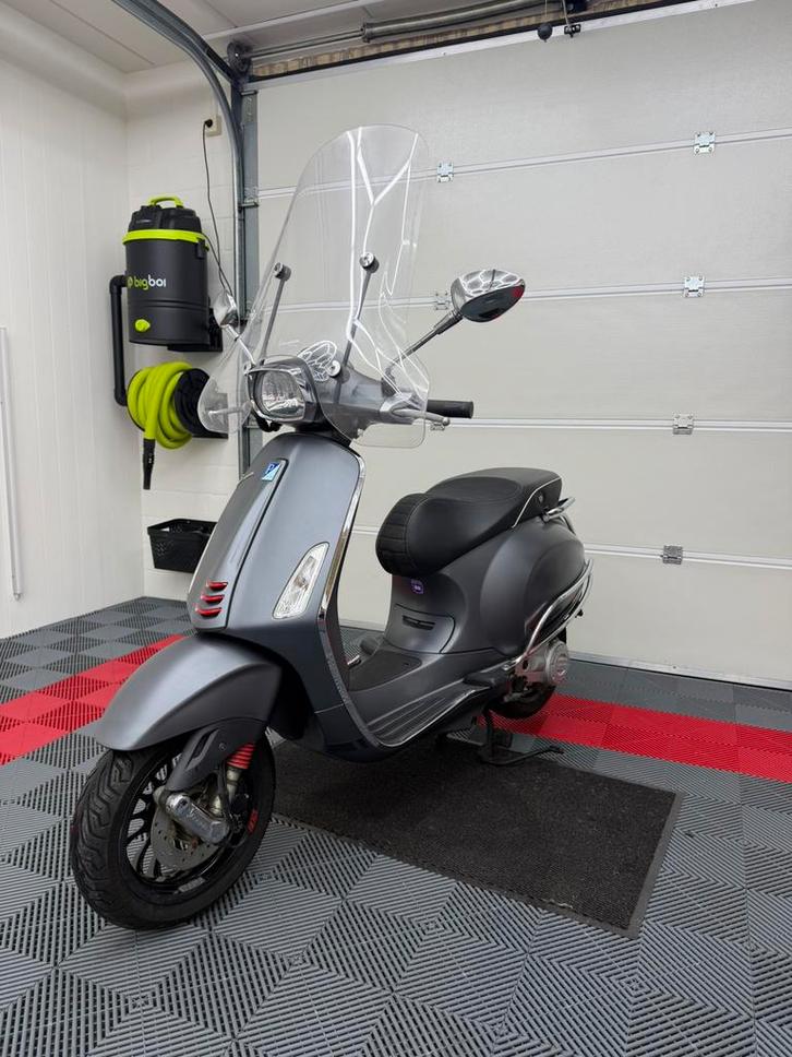 Vespa sprint A klasse, Fietsen en Brommers, Scooters | Vespa, Zo goed als nieuw, Ophalen