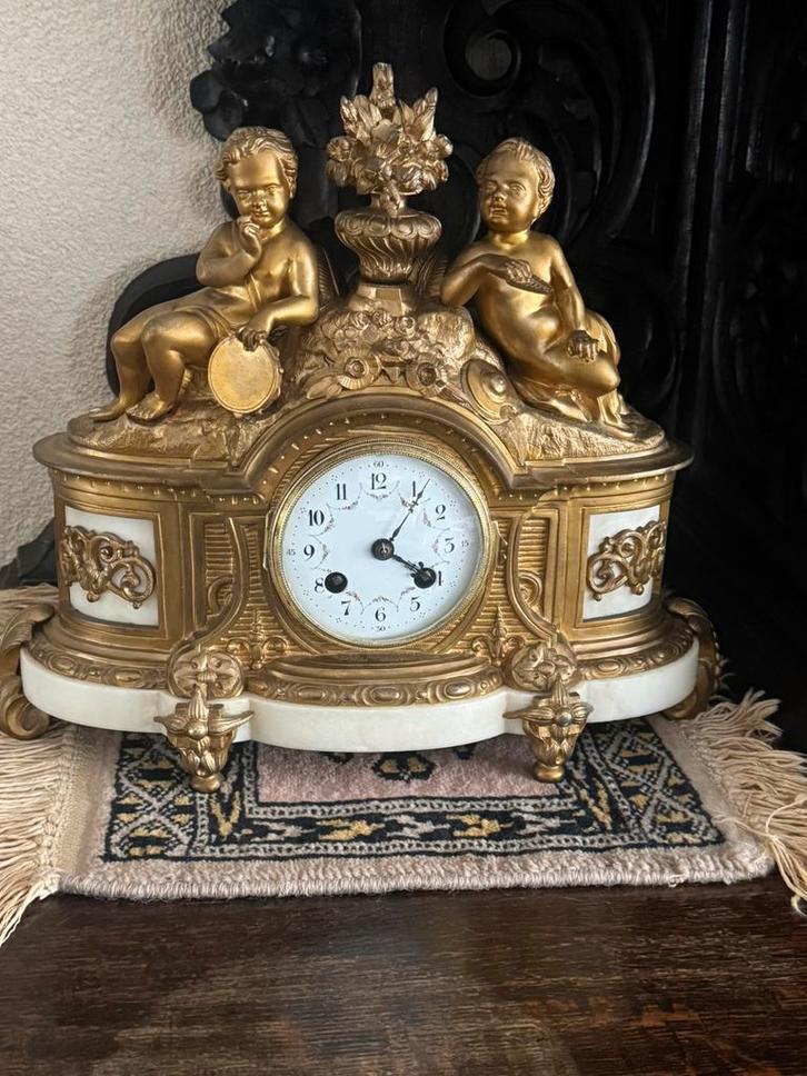 Mooie bronzen pendule met 2 puttys, Antiek en Kunst, Antiek | Klokken, Ophalen of Verzenden