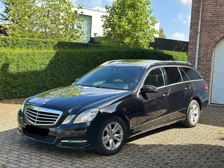 Mercedes-Benz E220 Diesel Xenon Automaat Full option, Auto's, Mercedes-Benz, Particulier, E-Klasse, Panoramadak, Diesel, Euro 5