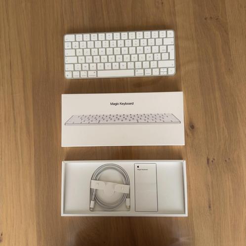 Apple Magic Keyboard Azert - aangekocht 8 november 2023, Computers en Software, Toetsenborden, Zo goed als nieuw, Azerty, Draadloos