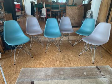 lot de 6 chaises « Vitra Eames plastic chair »  beschikbaar voor biedingen