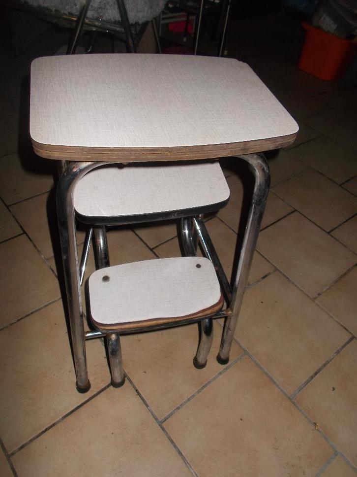 1 vintage stoel uit de jaren 70 en 1 trapladder, Huis en Inrichting, Stoelen, Gebruikt, Twee, Hout, Metaal, Overige materialen