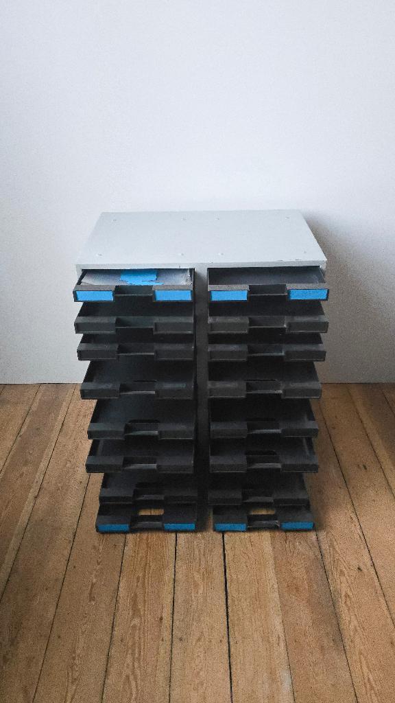 Médaillier - Armoire de bureau à tiroirs CLEN vintage 1970, Maison & Meubles, Armoires | Casiers, Comme neuf, Enlèvement ou Envoi