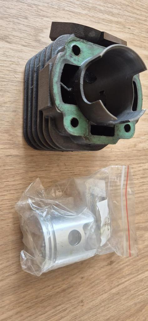 Piston cilinder 70cc 2 takt 50cc scooter, Fietsen en Brommers, Brommeronderdelen | Algemeen, Zo goed als nieuw, Carburateur, Ophalen of Verzenden