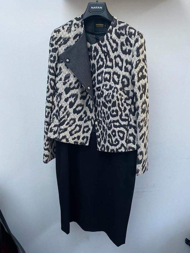 Koopje, Prachtig mantelpak NATAN, Kleding | Dames, Jurken, Zo goed als nieuw, Maat 42/44 (L), Zwart, Ophalen of Verzenden
