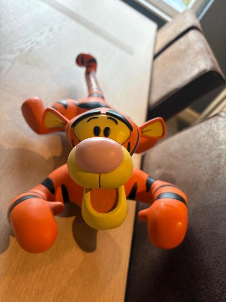 Originele Disney Liggende tijgertje+pooh met knorrende, Verzamelen, Disney, Zo goed als nieuw, Beeldje of Figuurtje, Winnie de Poeh of vrienden