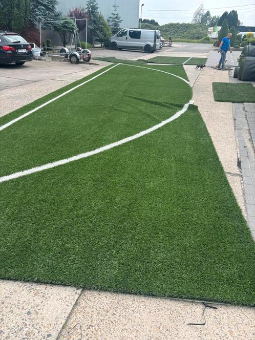 Groot stuk kunstgras met belijning in topstaat., Tuin en Terras, Gras en Kunstgras, Zo goed als nieuw, Kunstgras, Ophalen