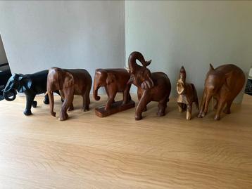 Olifanten diverse materiaal vooral uit hout beschikbaar voor biedingen