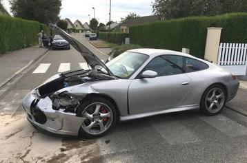 Gezocht porsche 911 Met of zonder papieren kapot ongeval beschikbaar voor biedingen