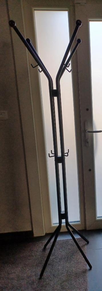 kleerhanger beschikbaar voor biedingen