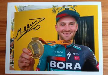 Gesigneerde foto van Jordi Meeus.  beschikbaar voor biedingen