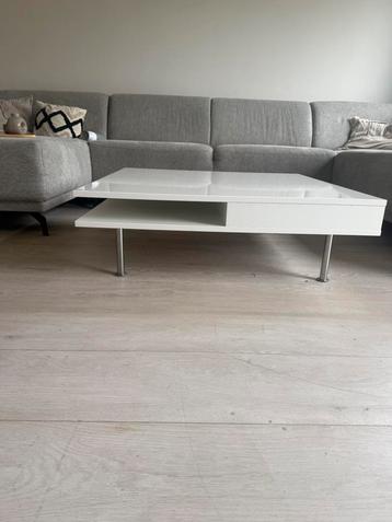 Salontafel beschikbaar voor biedingen