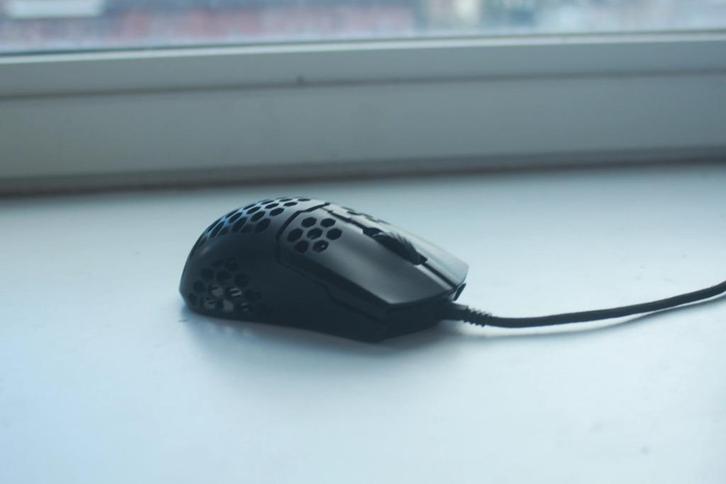 Souris Gaming Cooler Master MM710, Computers en Software, Muizen, Gebruikt, Muis, Linkshandig, Rechtshandig, Bedraad, Gaming muis